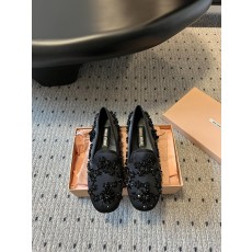 미우미우 비즈 장식 로퍼 슬리퍼 001-281070