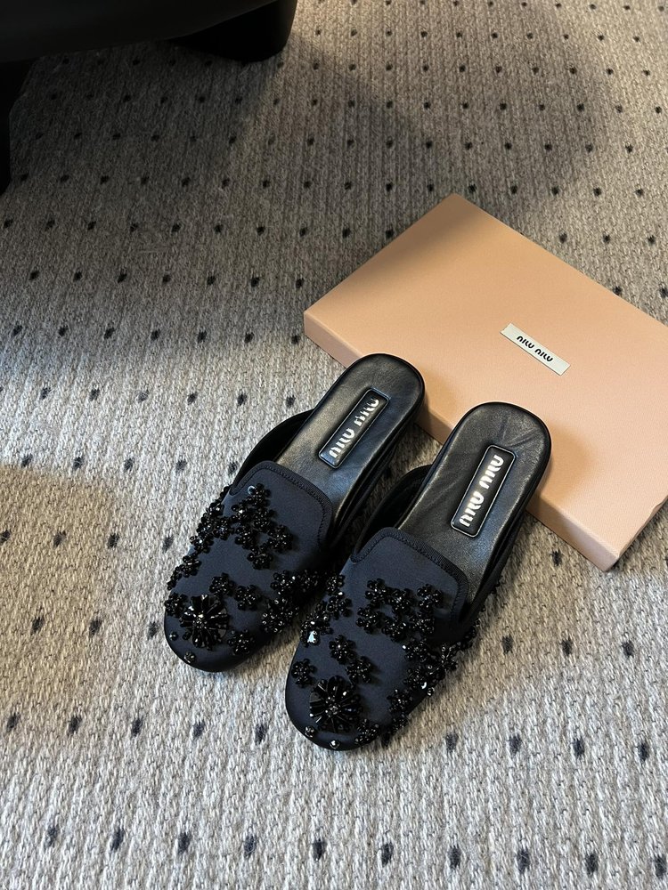 Miu Miu 스팽글 로퍼 반슬리퍼 001-281071