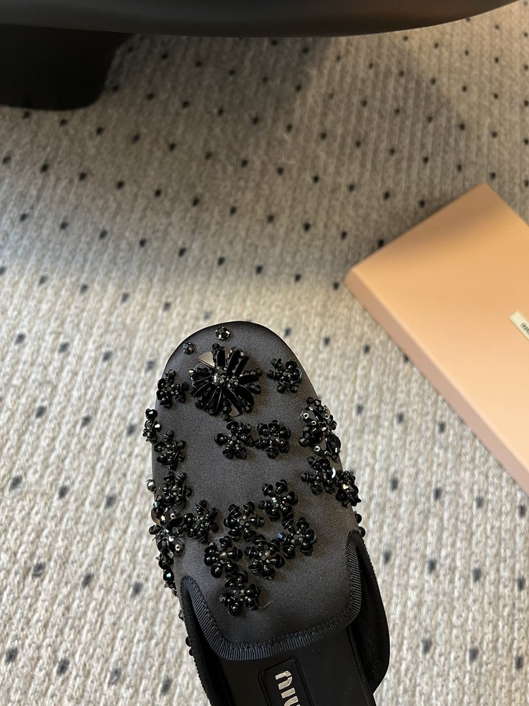 Miu Miu 스팽글 로퍼 반슬리퍼 001-281071