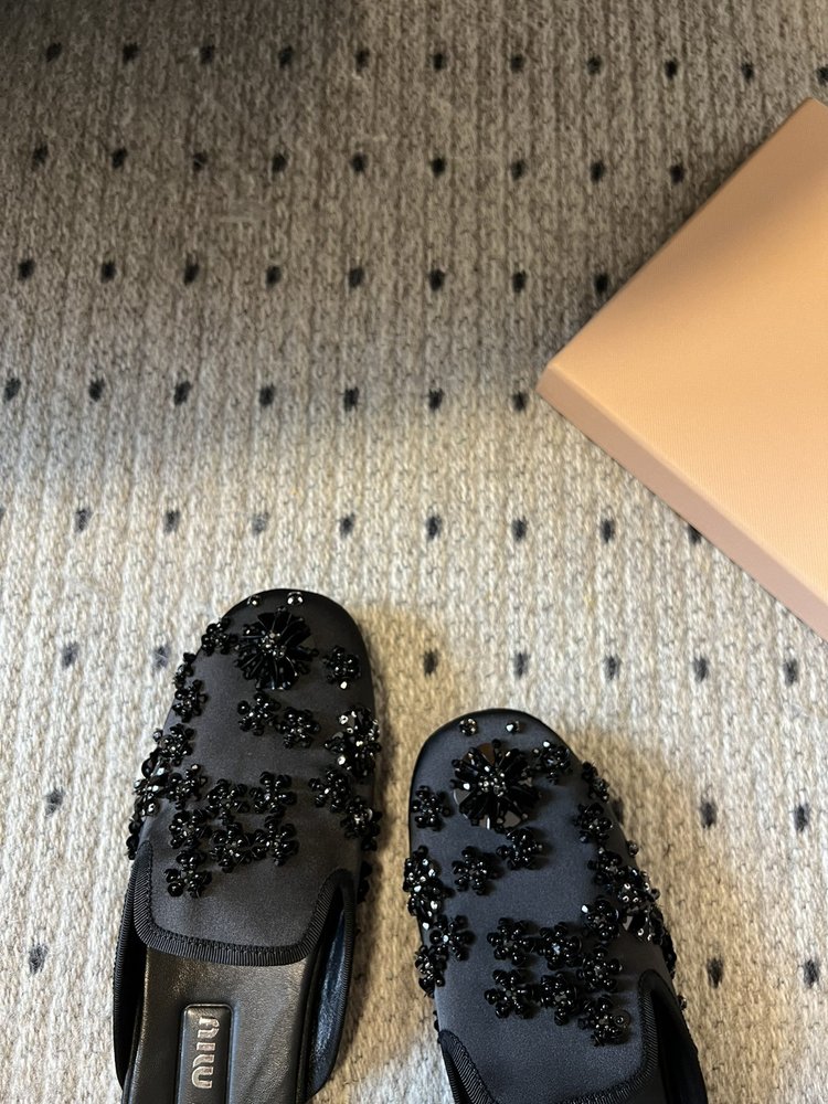 Miu Miu 스팽글 로퍼 반슬리퍼 001-281071