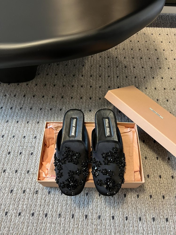 Miu Miu 스팽글 로퍼 반슬리퍼 001-281071