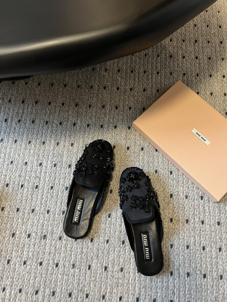 Miu Miu 스팽글 로퍼 반슬리퍼 001-281071