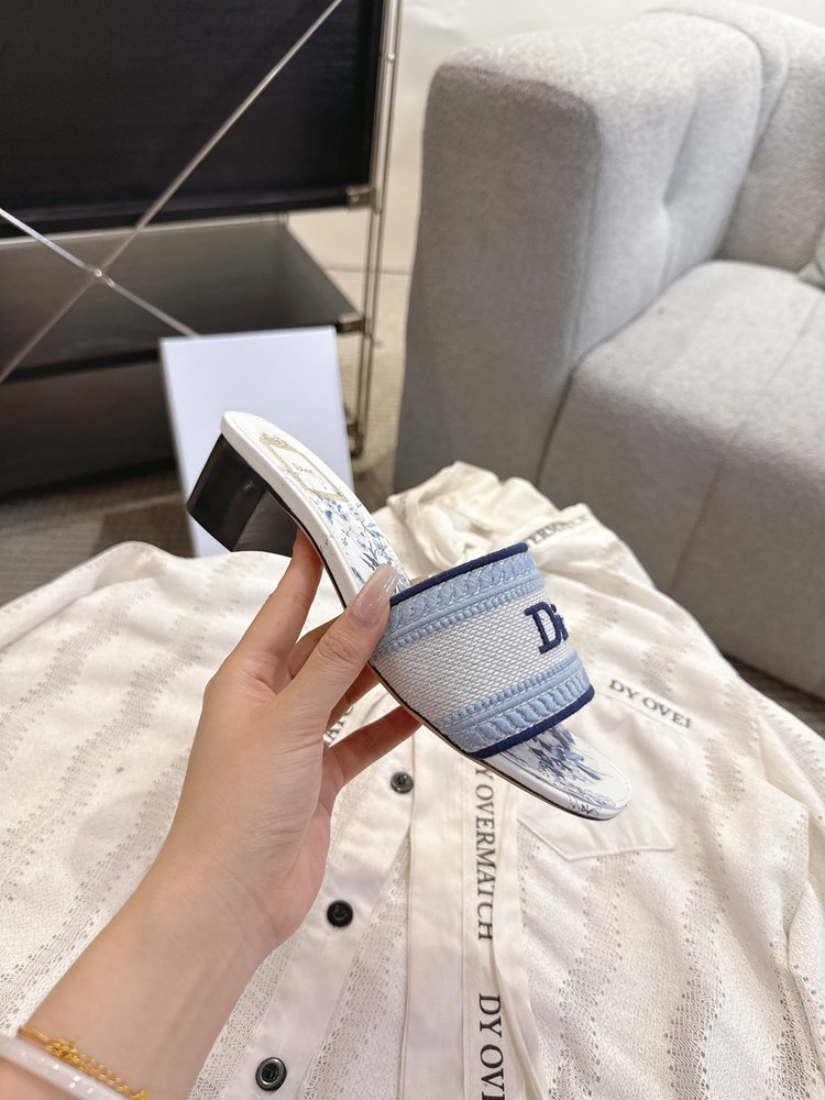 디올 여성 올오버 자수 가죽 바닥 슬리퍼 001-281095