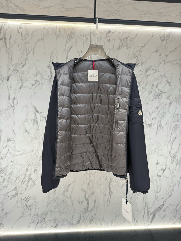 Moncler 남성 다운 재킷 001-281119