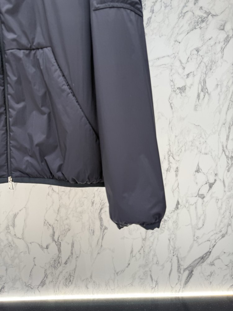 Moncler 남성 다운 재킷 001-281119