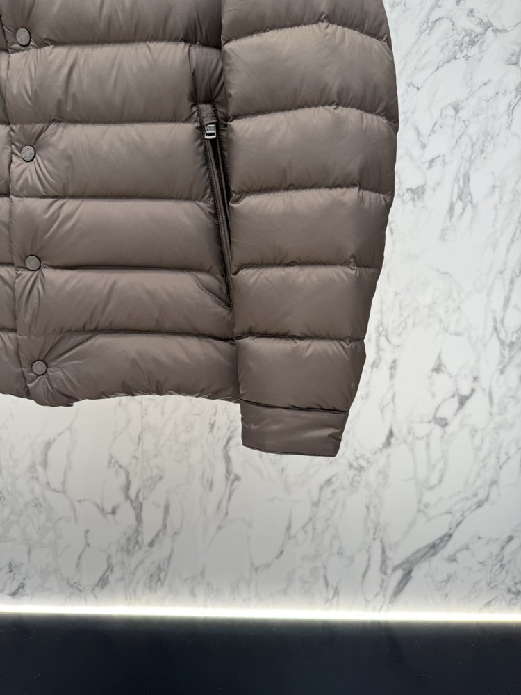 Moncler 프리미엄 다운 자켓 슬림핏 001-281125