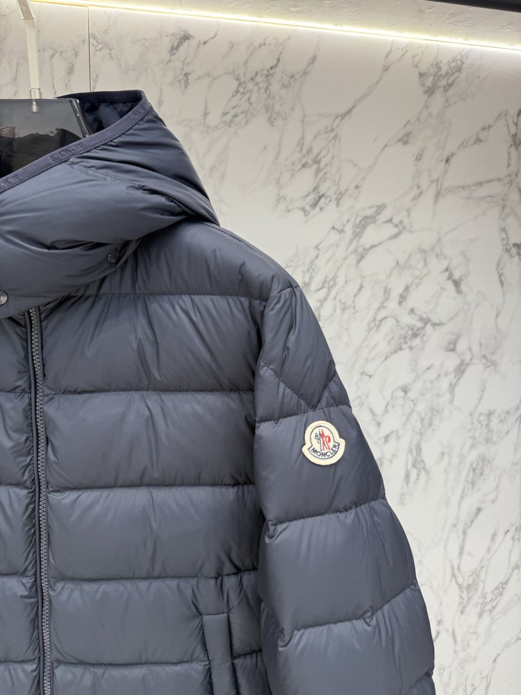 Moncler 남성 다운 재킷 001-281130