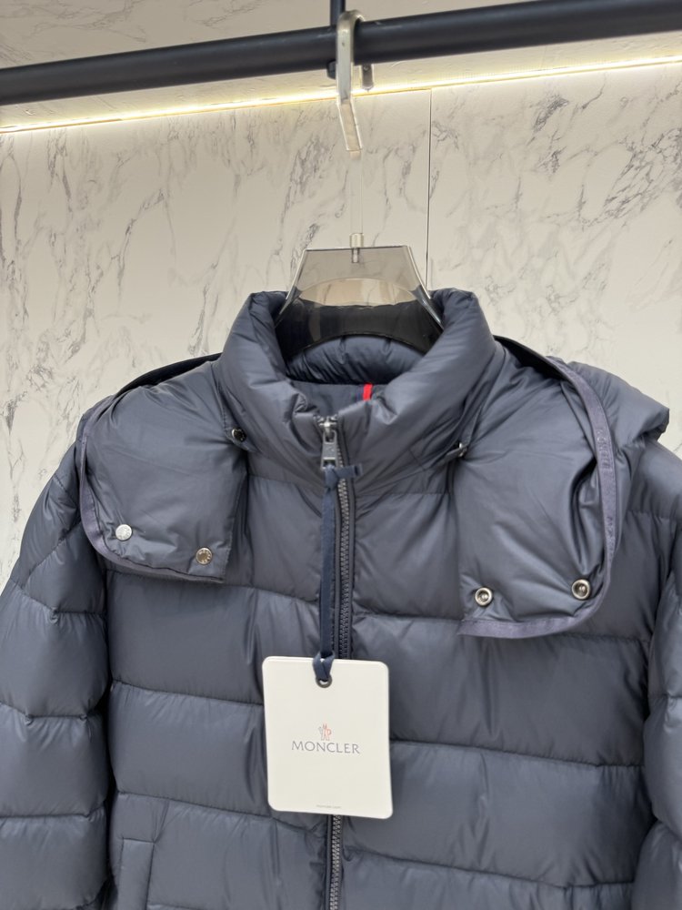 Moncler 남성 다운 재킷 001-281130