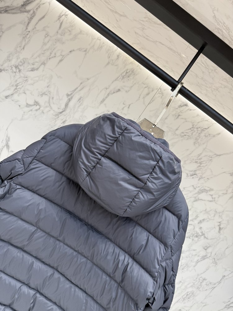 Moncler 남성 다운 재킷 001-281130