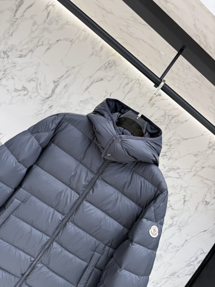 Moncler 남성 다운 재킷 001-281130
