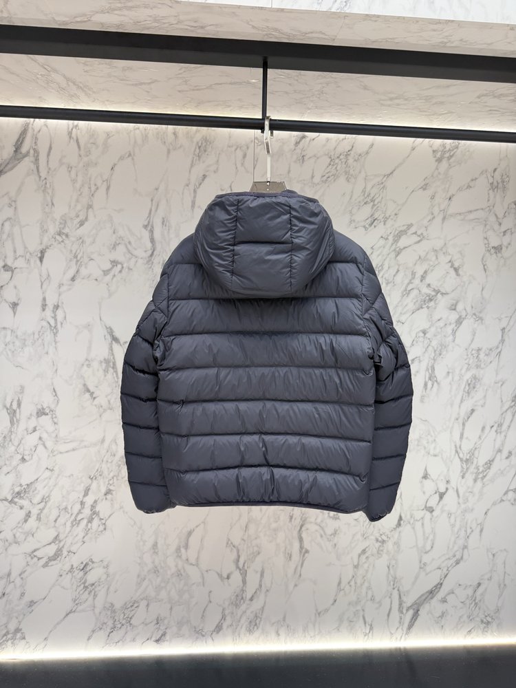 Moncler 남성 다운 재킷 001-281130
