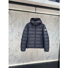 Moncler 남성 다운 재킷 001-281130