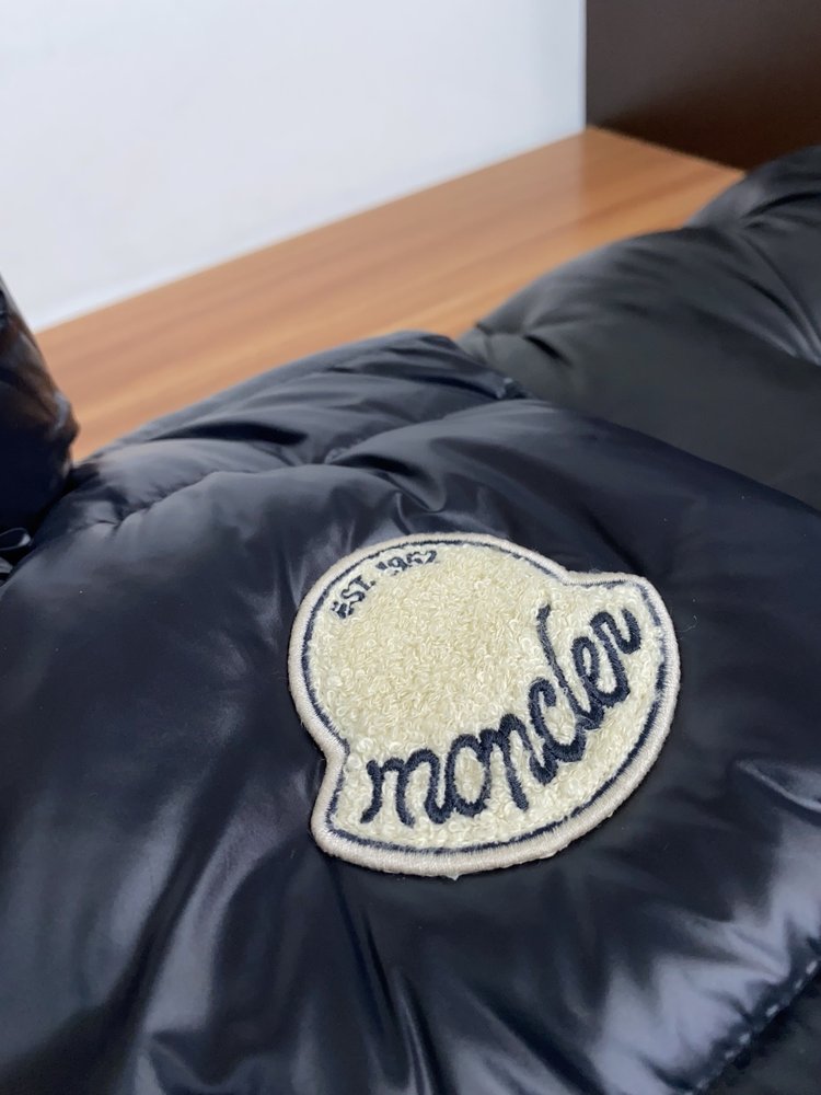 몽클레어 다운 베스트 남녀공용 001-281143