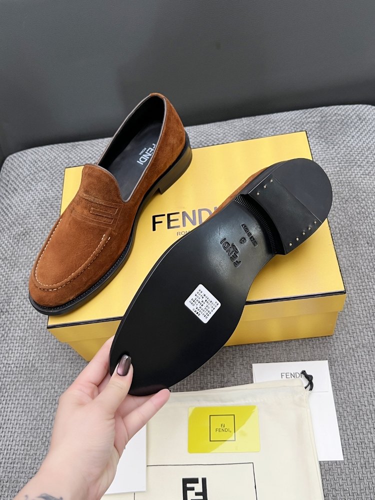 FENDI 남성용 헤드 레이어 스웨이드 구두 001-281205