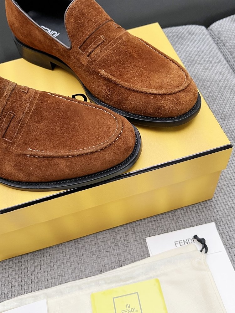 FENDI 남성용 헤드 레이어 스웨이드 구두 001-281205