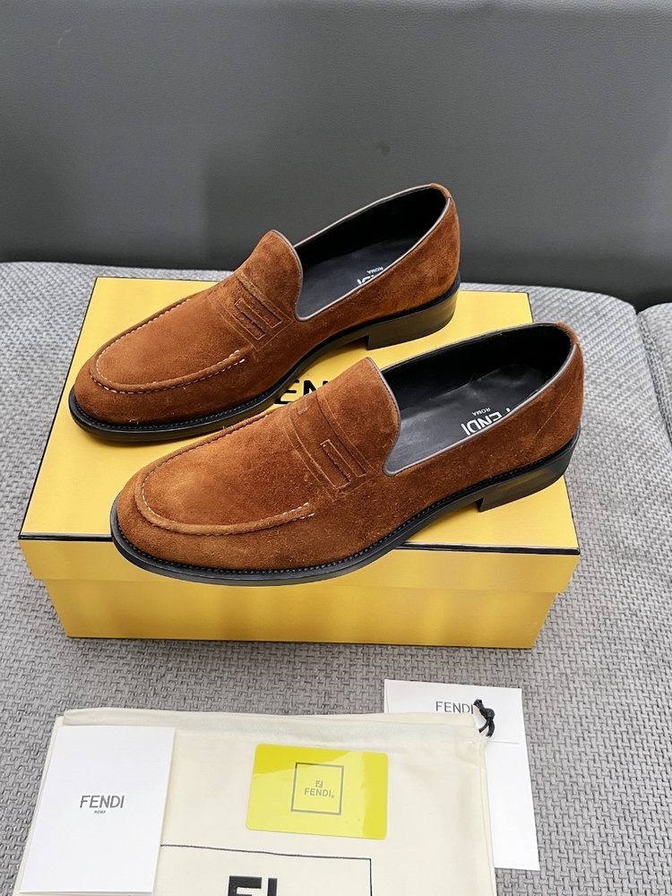 FENDI 남성용 헤드 레이어 스웨이드 구두 001-281205