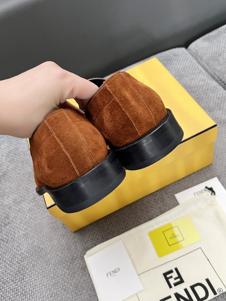 FENDI 남성용 헤드 레이어 스웨이드 구두 001-281205