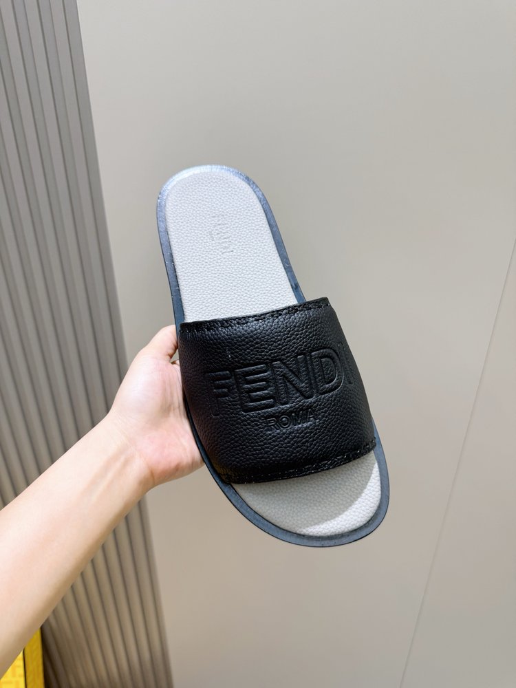 FENDI 비치 가죽 슬리퍼 남성 001-281233