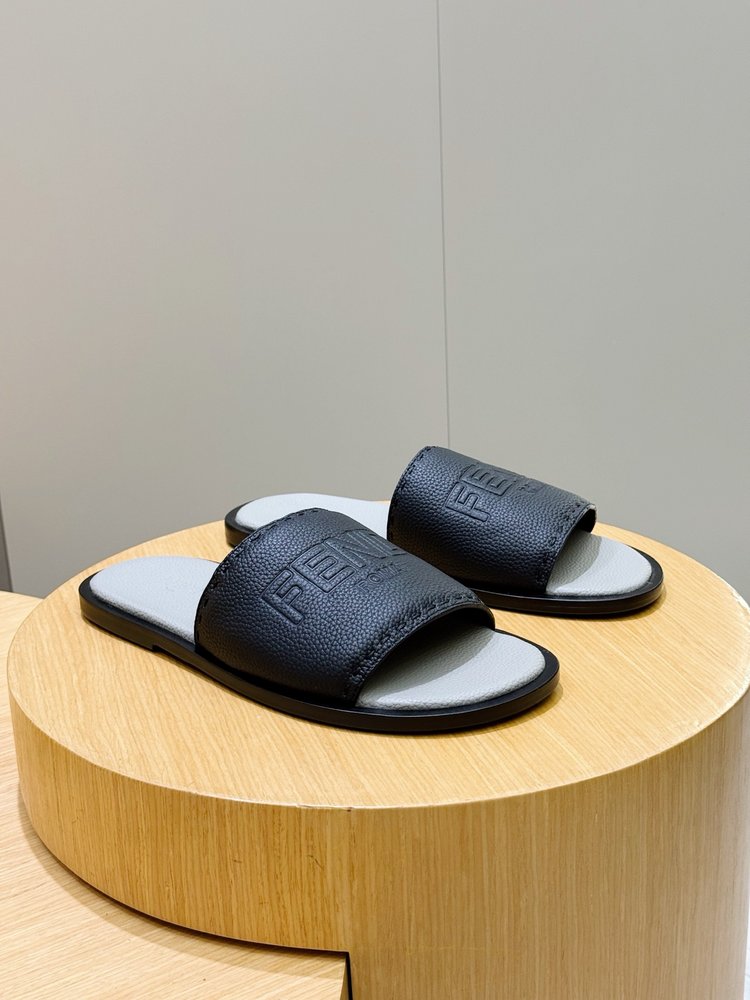 FENDI 비치 가죽 슬리퍼 남성 001-281233