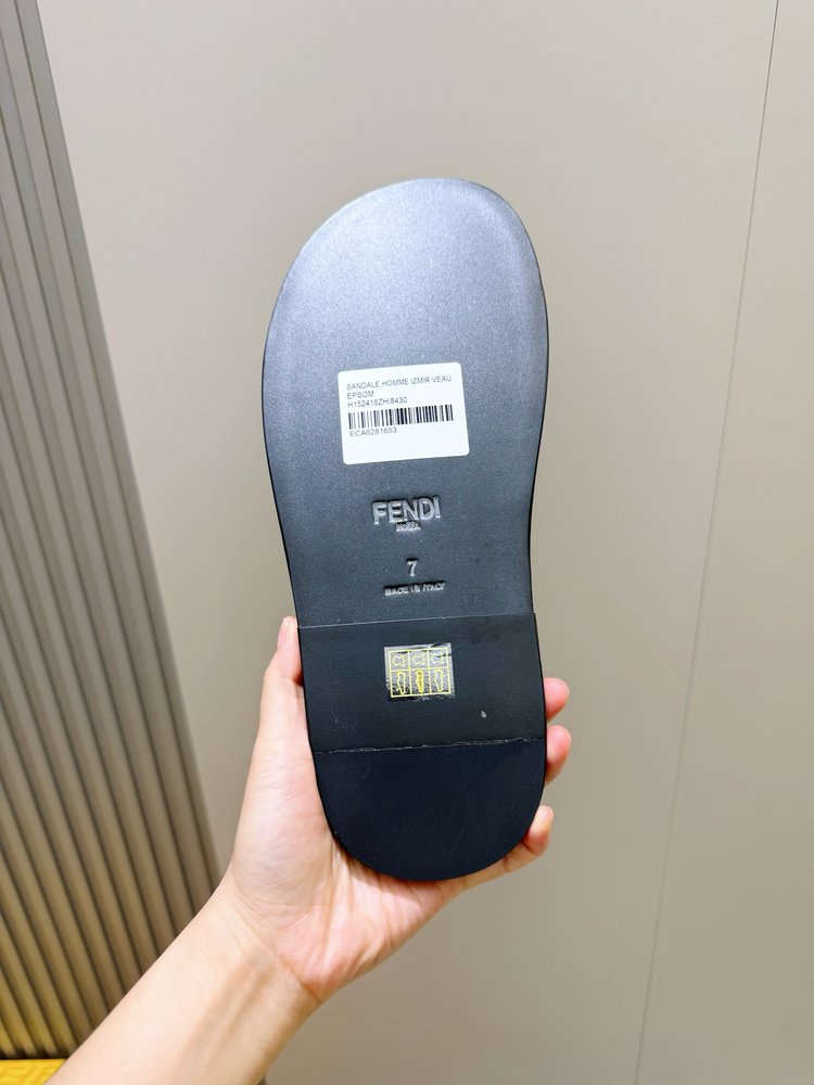 FENDI 비치 가죽 밑창 슬리퍼 001-281235