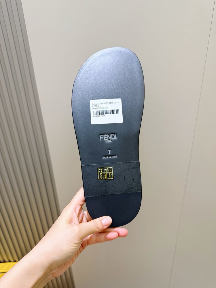 펜디 비치 샌들 천연가죽 밑창 남성 슬리퍼 001-281236
