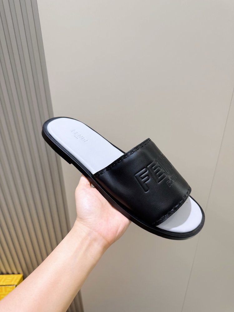 FENDI 비치 진피 샌들 남성 001-281237