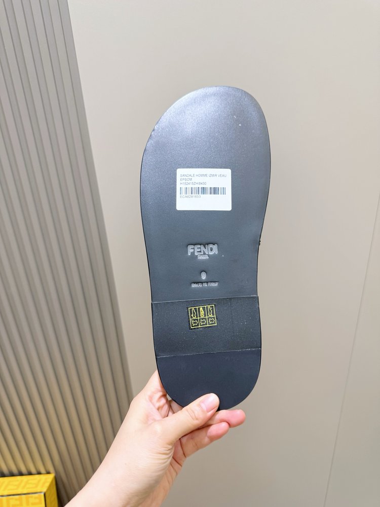 FENDI 비치 진피 샌들 남성 001-281237