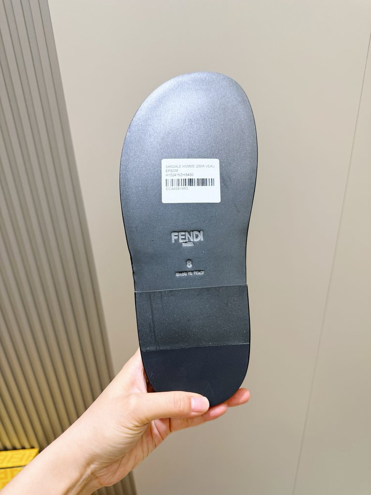 FENDI 비치 가죽 밑창 슬리퍼 001-281238