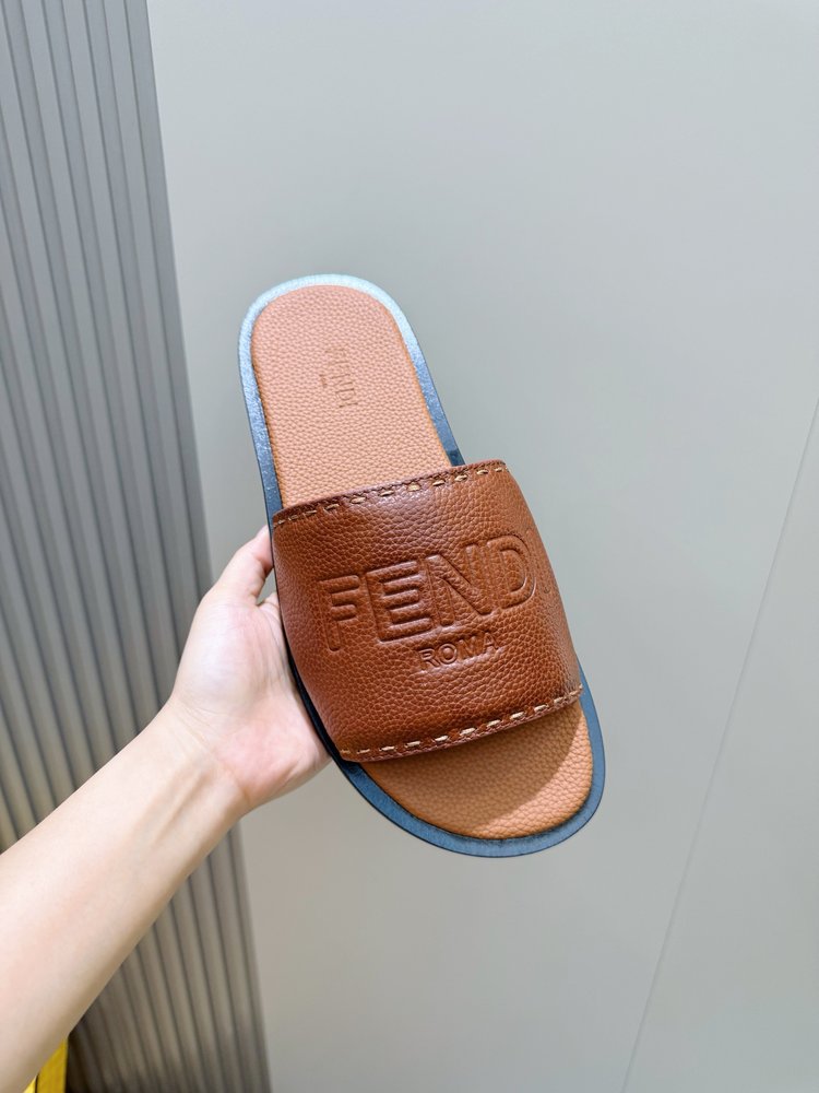 FENDI 펜디 비치 가죽 바닥 샌들 남성용 001-281240