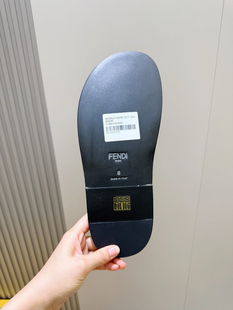 FENDI 비치 진피 밑창 슬리퍼 남성 001-281242