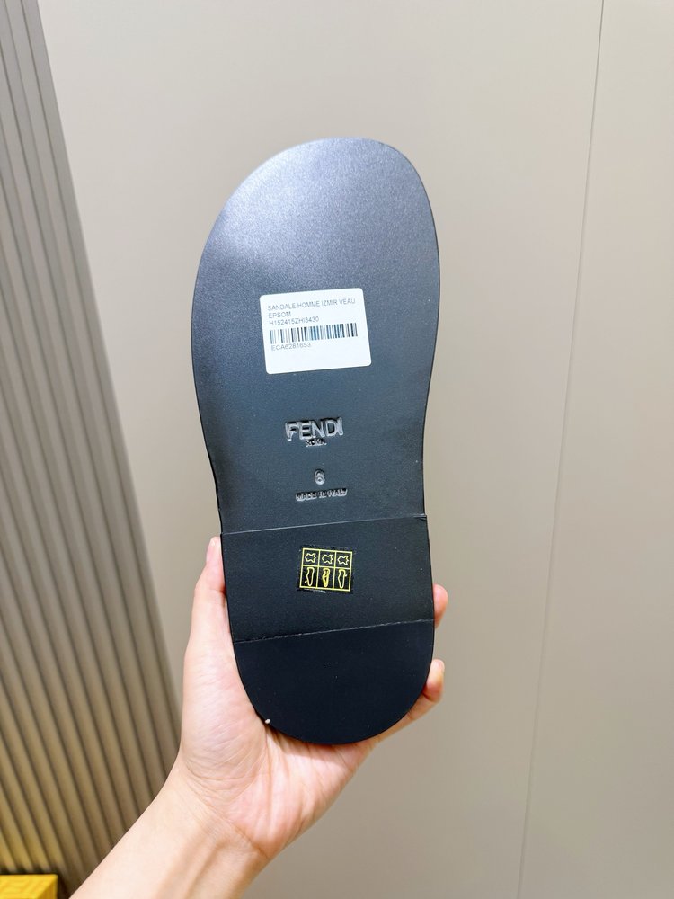 FENDI 펜디 비치 가죽 밑창 슬리퍼 001-281243