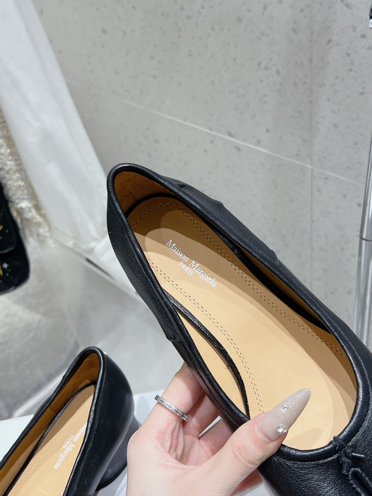 메종 마르지엘라 MM6 주름 발레 플랫 슈즈 001-281367