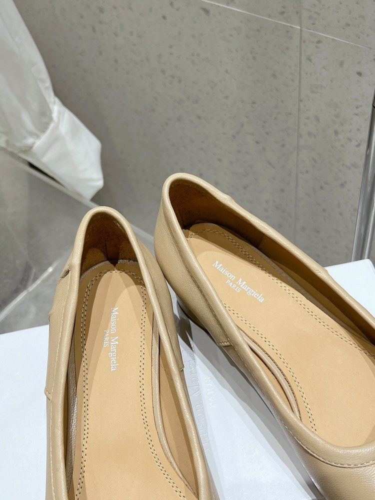 메종 마르지엘라 MM6 주름 발레리나 슈즈 001-281368