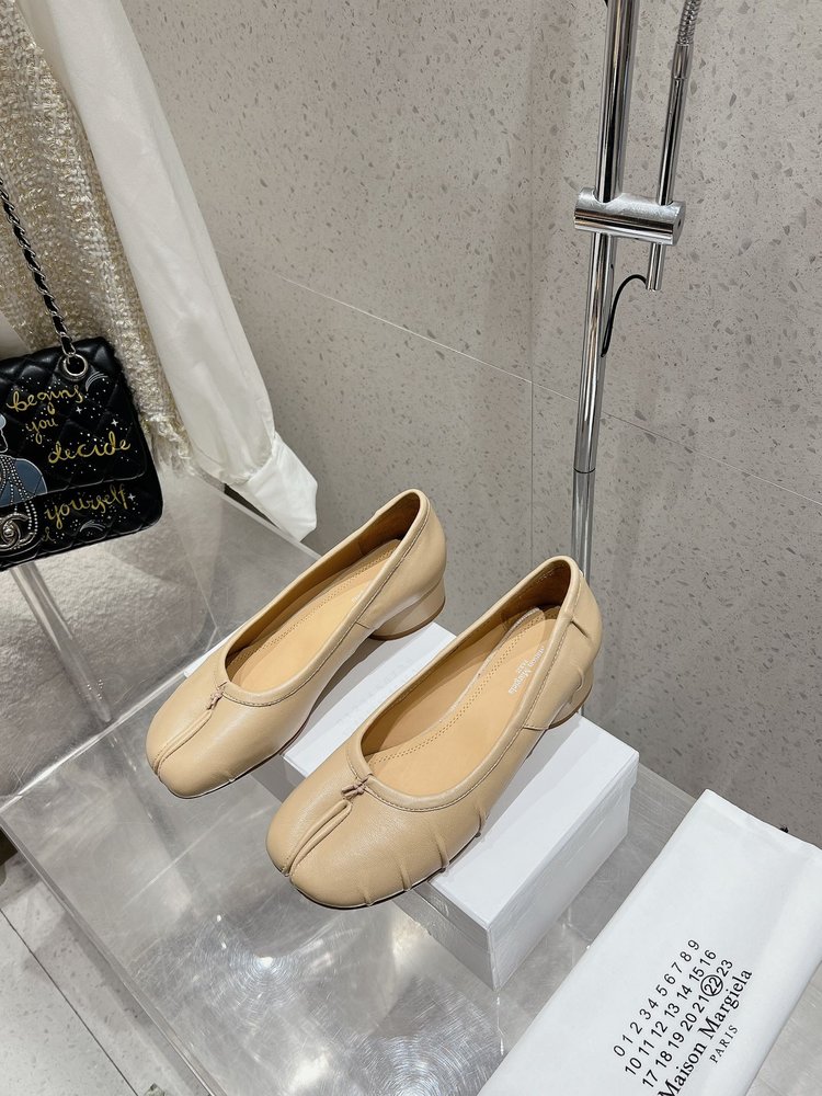 메종 마르지엘라 MM6 주름 발레리나 슈즈 001-281368