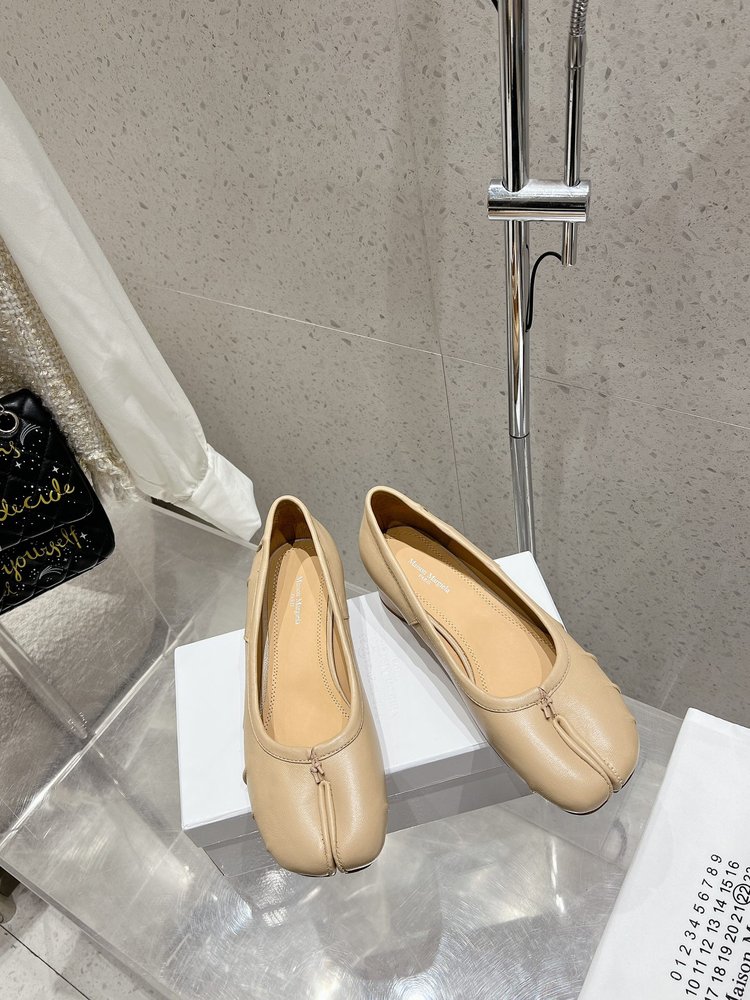 메종 마르지엘라 MM6 주름 발레리나 슈즈 001-281368