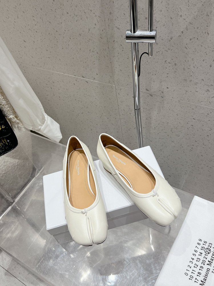 메종 마르지엘라 MM6 주름 발레리나 슈즈 001-281369