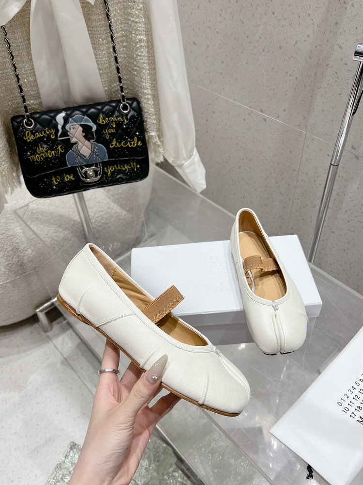 마르지엘라 MM6 주름 발레리나 슈즈 001-281378