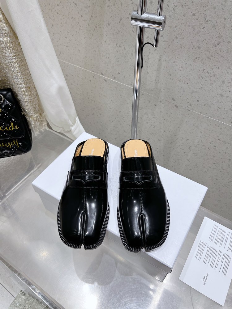 메종 마르지엘라 MM6 클래식 토 스플릿 뮬 001-281409