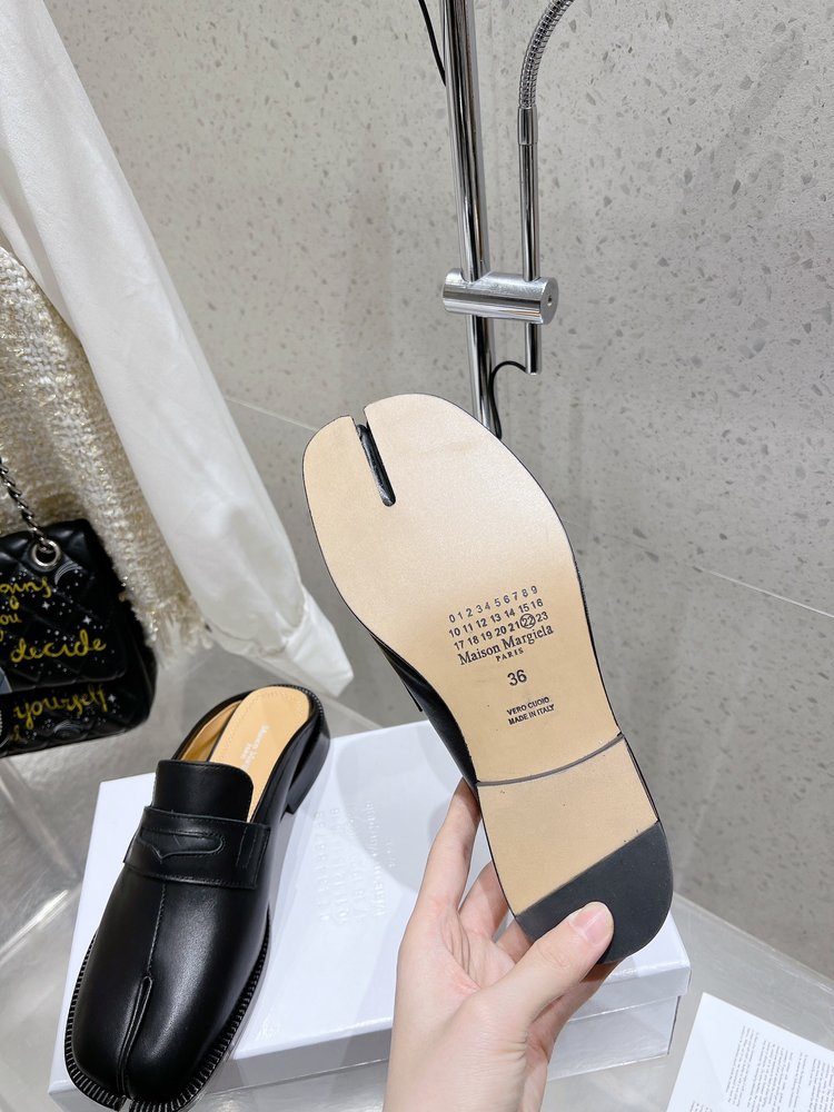 메종 마르지엘라 MM6 클래식 발가락 분할 슬리퍼 001-281410