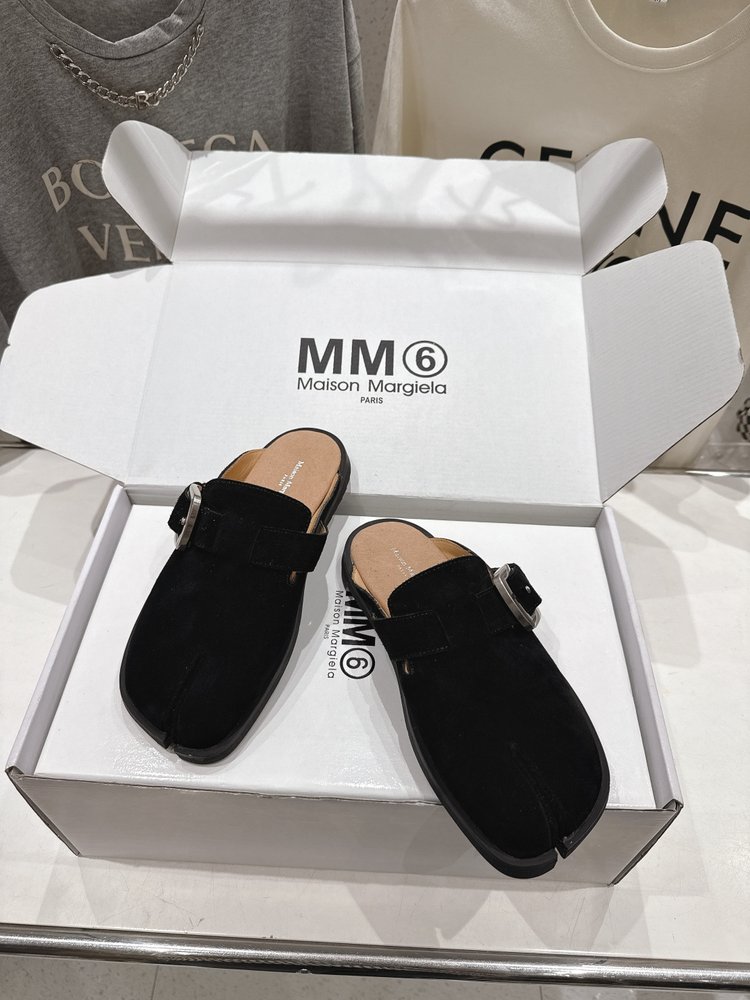 메종 마르지엘라 MM6 플랫 발가락 분리 버켄 슬리퍼 001-281414