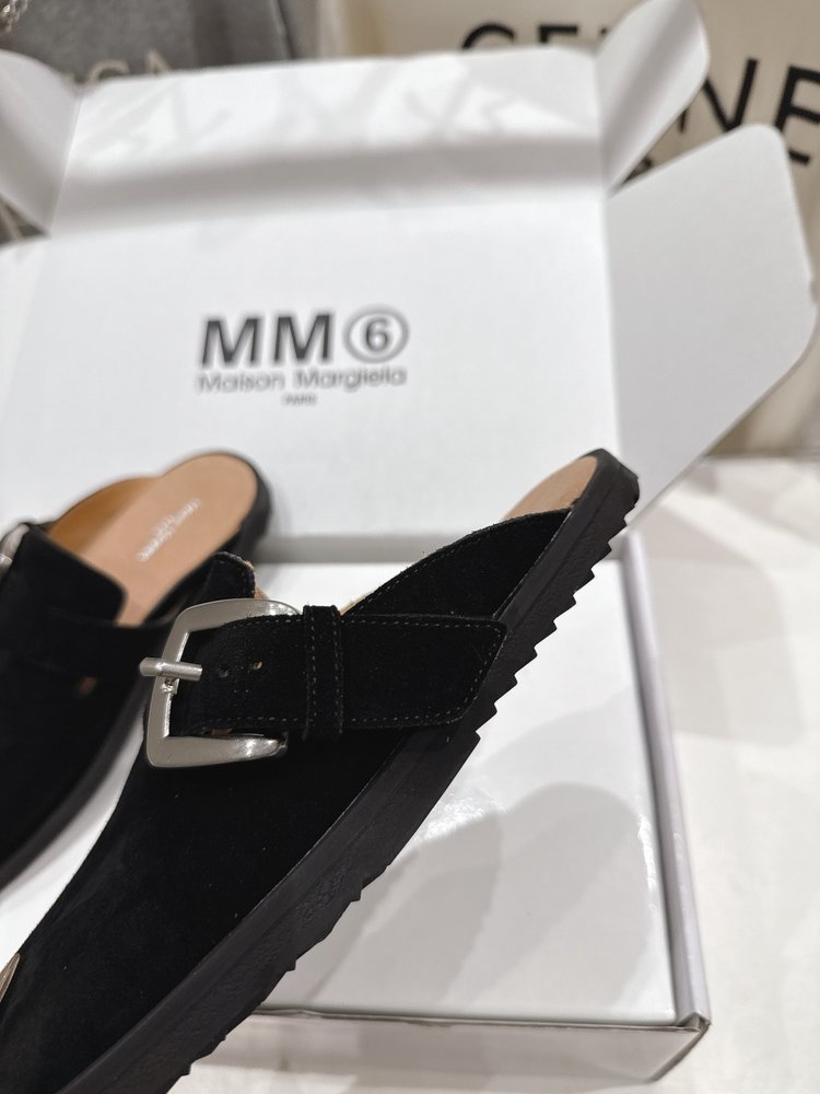 메종 마르지엘라 MM6 플랫 발가락 분리 버켄 슬리퍼 001-281414