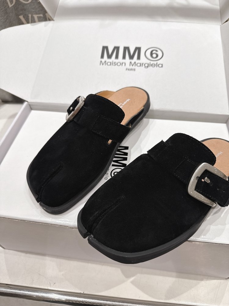 메종 마르지엘라 MM6 플랫 발가락 분리 버켄 슬리퍼 001-281414