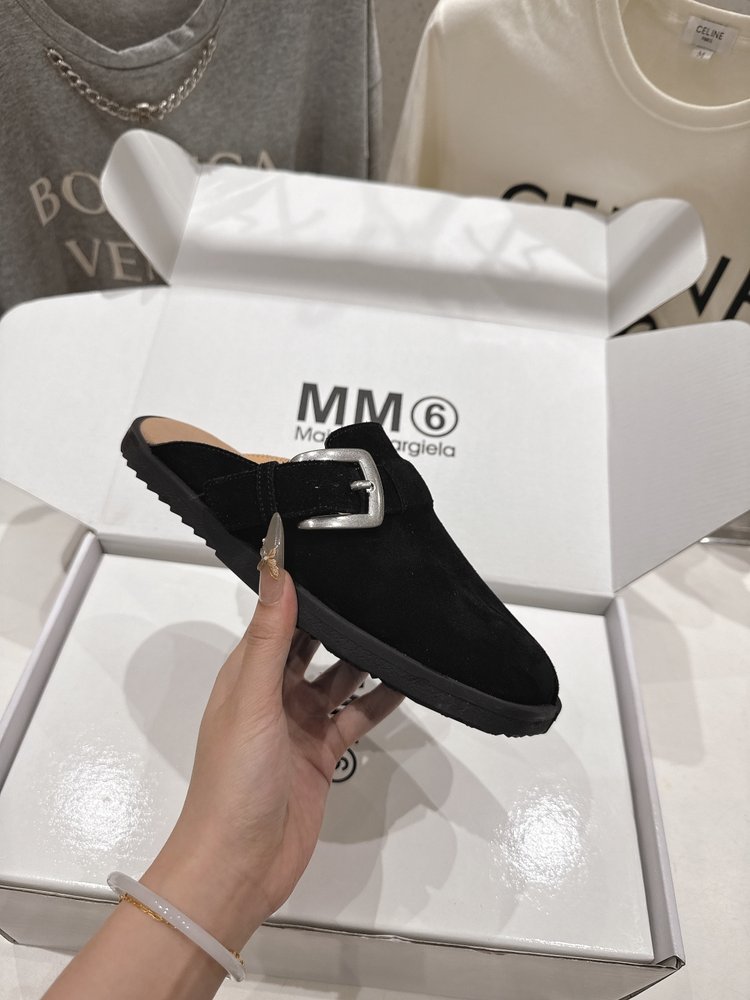 메종 마르지엘라 MM6 플랫 발가락 분리 버켄 슬리퍼 001-281414