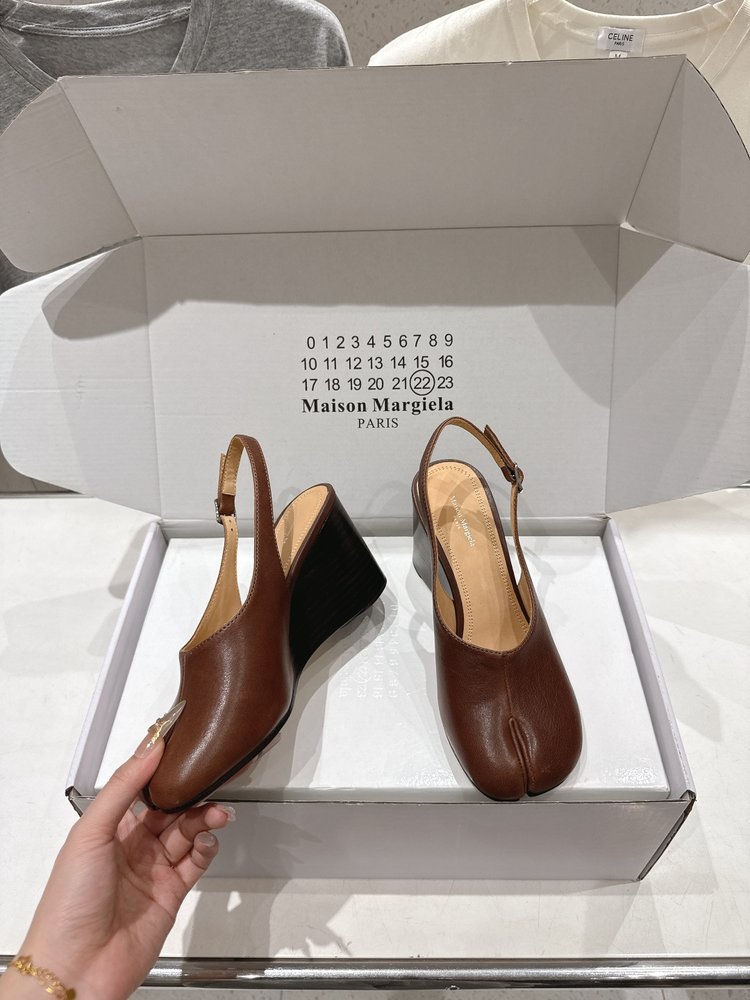 MM6 마르지엘라 포크힐 샌들 001-281419