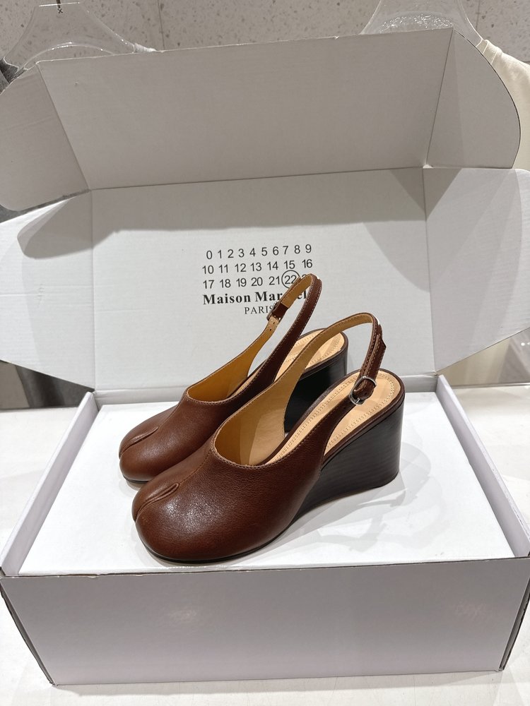 MM6 마르지엘라 포크힐 샌들 001-281419