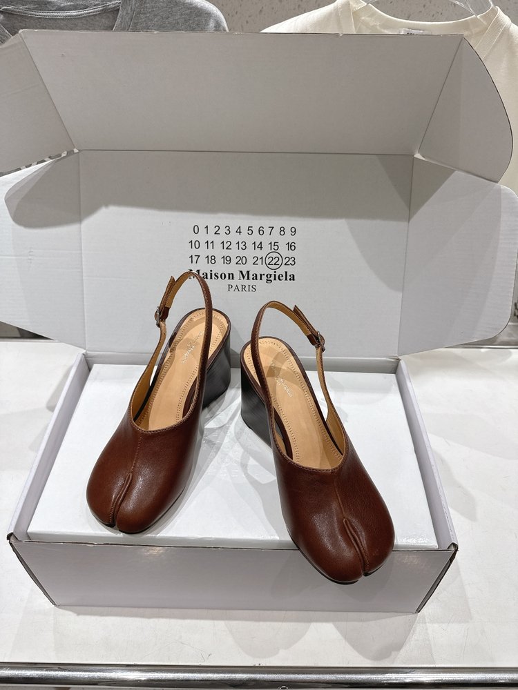 MM6 마르지엘라 포크힐 샌들 001-281419