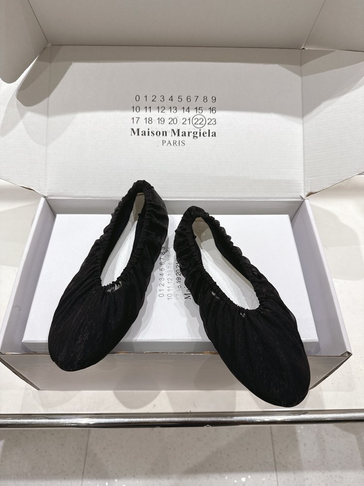 MM6 마르지엘라 발레리나 플랫 슈즈 001-281438
