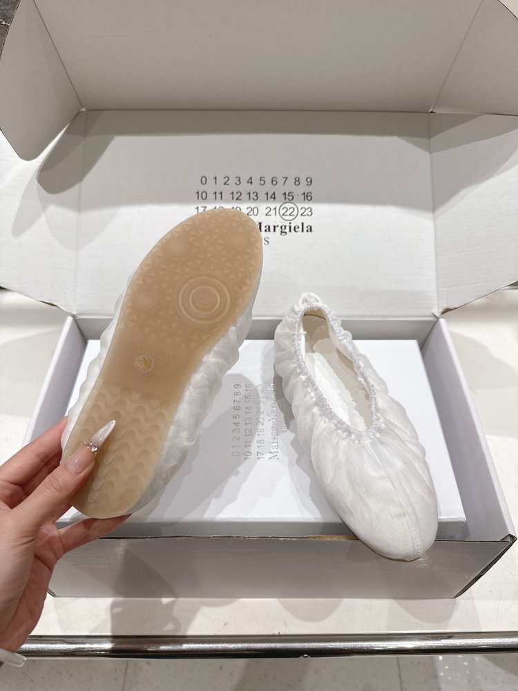 MM6 마르지엘라 주름 발레리나 플랫 슈즈 001-281439