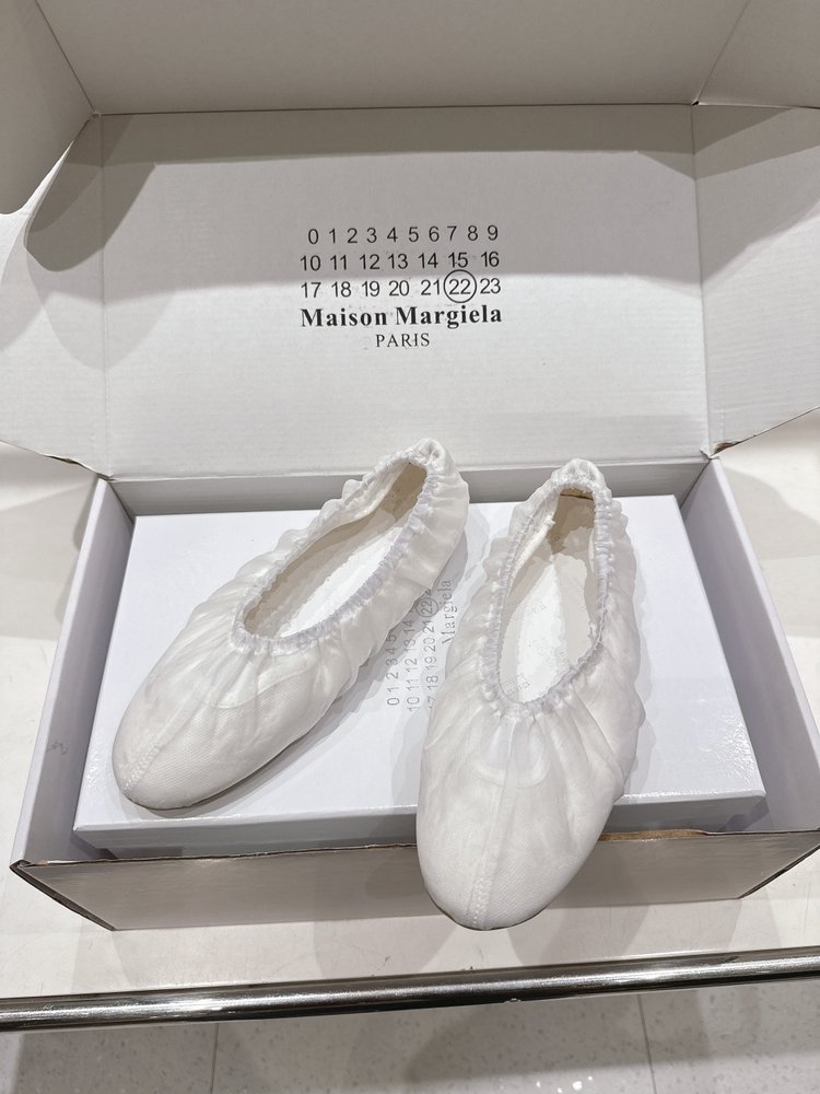 MM6 마르지엘라 주름 발레리나 플랫 슈즈 001-281439