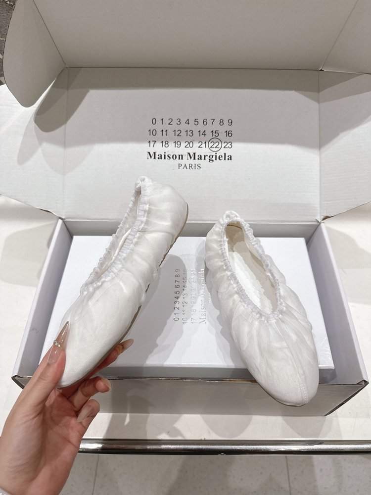 MM6 마르지엘라 주름 발레리나 플랫 슈즈 001-281439